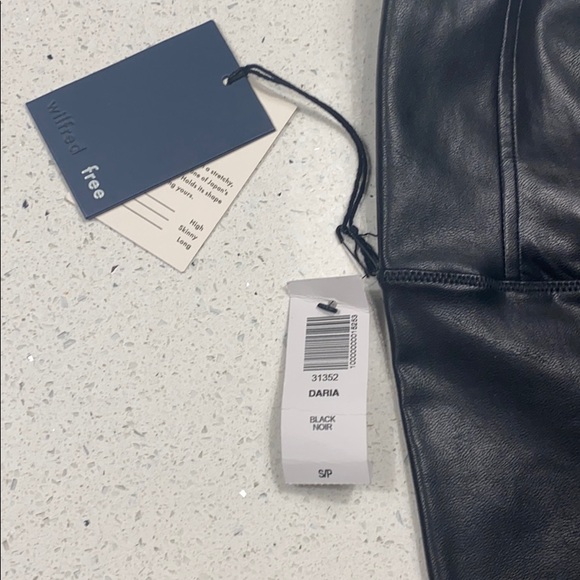 Aritzia Wilfred free vegan leather leggings - Picture 2 of 6